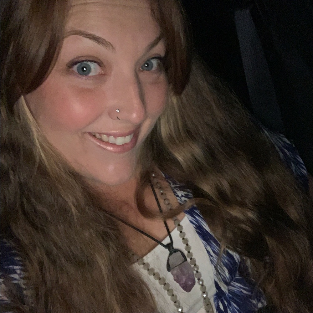 Meet your Posher, Nici! 🥰 - Picture 2 of 13